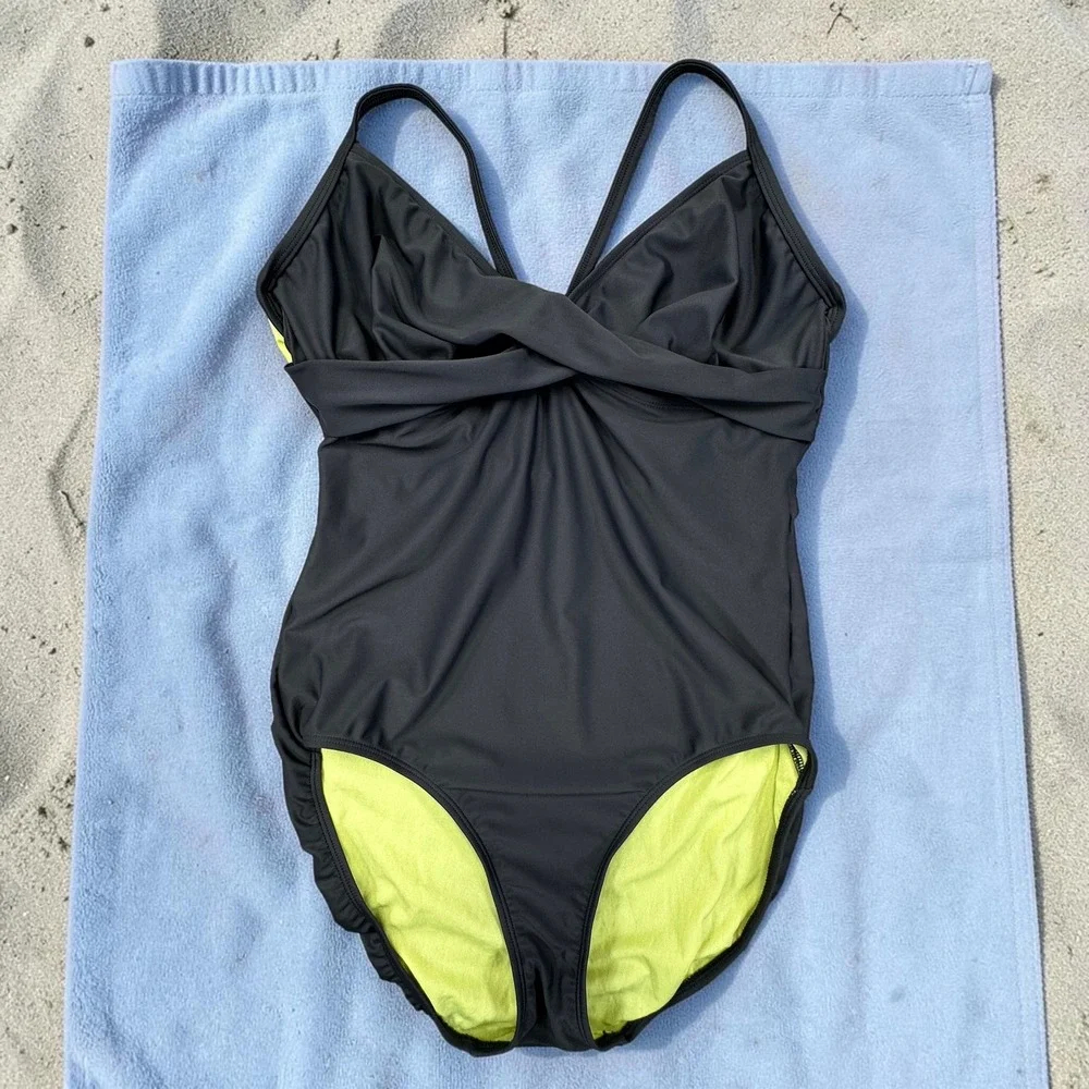 Athleta One Piece Swimsuit‎ Womens 38 D/DD Black Criss Cross Back Pool Beachwear